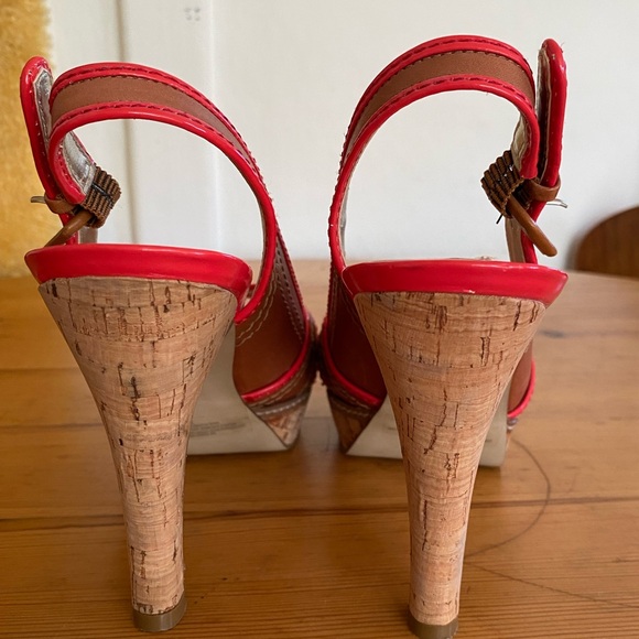 Guess brown and pink coral sandal platform cork pumps. Size 7. - Picture 8 of 8